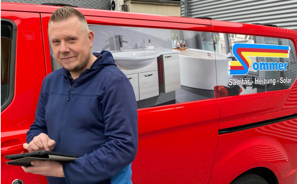 Ein "digitaler Turbo" im Handwerk 3 Foto: Die Monteure der Firma Sommer Sanitär Heizung Solar sind längst alle mit einem Tablet unterwegs.
